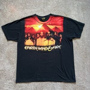 VTG 00’s / Y2K Earth, Wind & Fire Band Tee